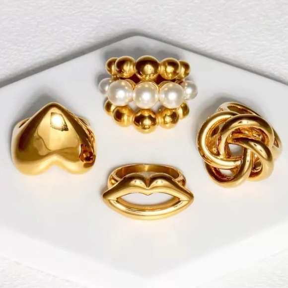 Elegant Pearl Gold Ring - Picture 15 of 16